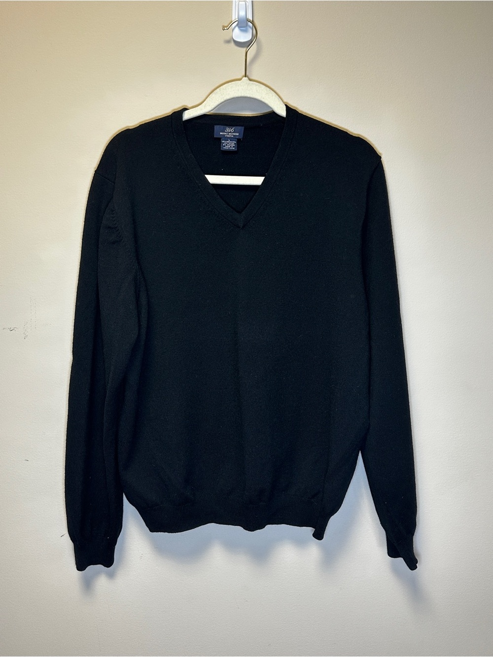 Brooks Brothers 346 Men’s Large Black Merino Wool V-Neck Sweater